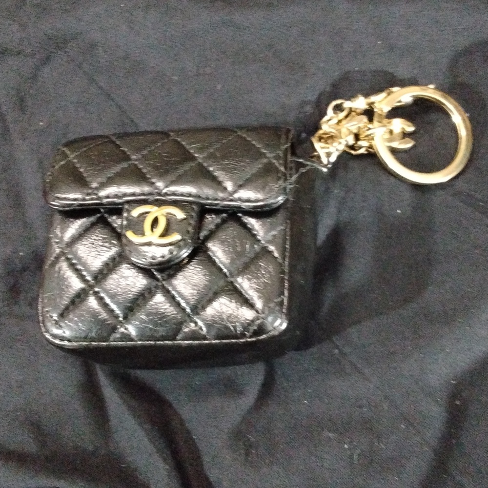 CHANEL Black Quilted Leather Key & Card Holder with Gold CC Hardware